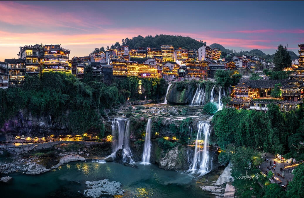芙蓉镇的瀑布